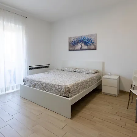 Apartament Check-inganni, Sopra La Metropolitana Fianco Cdi